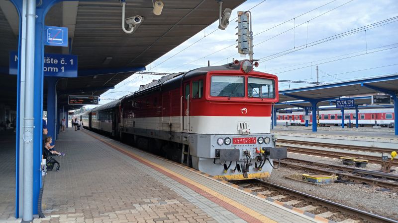 Fichier:Train Zvolen - ČSD Diesel.jpg